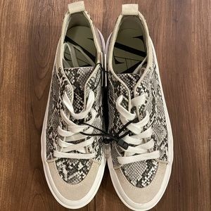 NWT ZARA Grey Snakeskin Animal Print Lace Up Sneakers Size 40 US 9